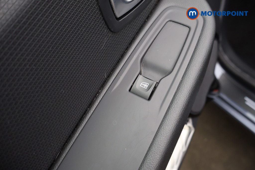 Renault Clio Dynamique S Nav Automatic Diesel Hatchback - Stock Number (1616225) - 32nd supplementary image