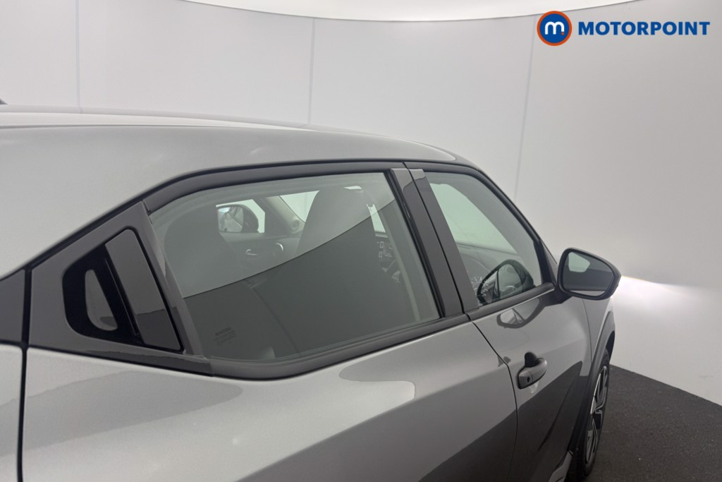 Nissan Juke Acenta Premium Manual Petrol SUV - Stock Number (1616743) - 17th supplementary image