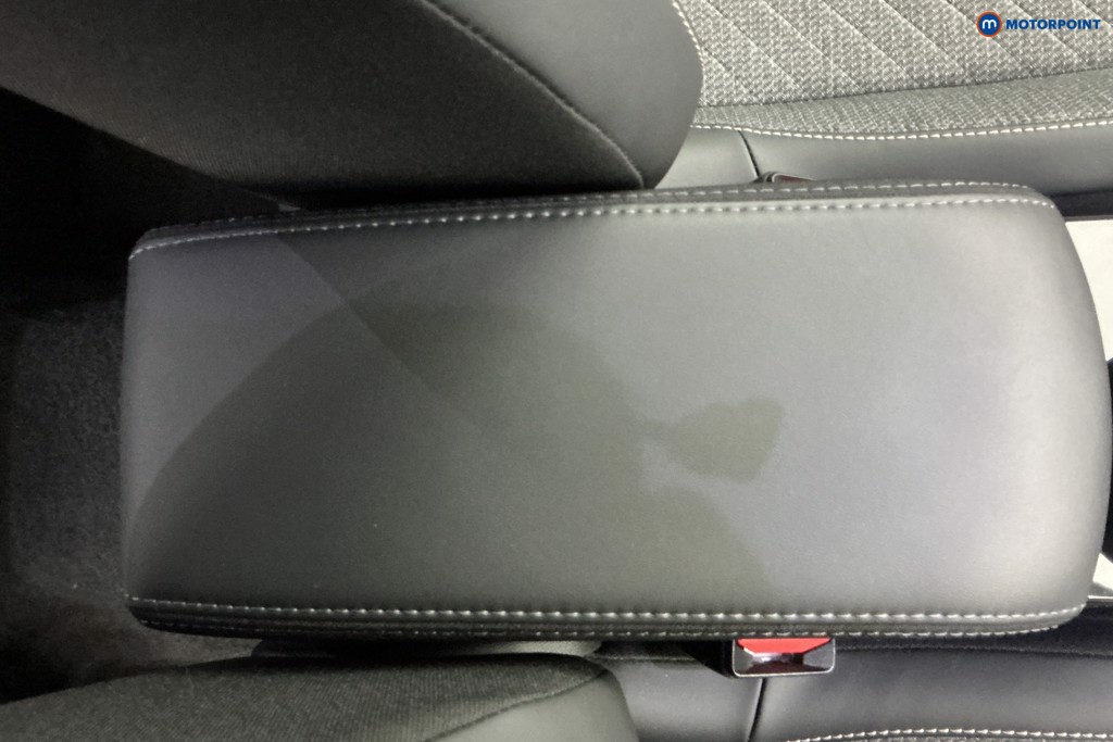 Peugeot 2008 Allure Manual Petrol SUV - Stock Number (1617613) - 16th supplementary image