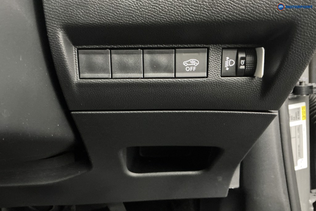 Peugeot 2008 Allure Manual Petrol SUV - Stock Number (1617613) - 24th supplementary image