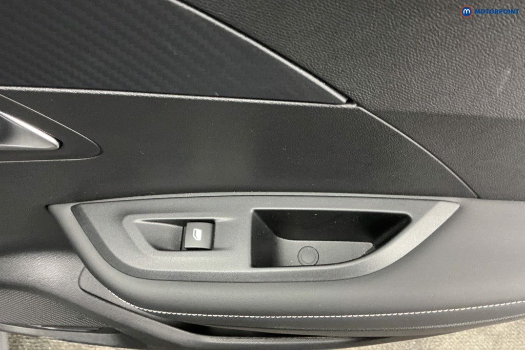 Peugeot 2008 Allure Manual Petrol SUV - Stock Number (1617613) - 28th supplementary image