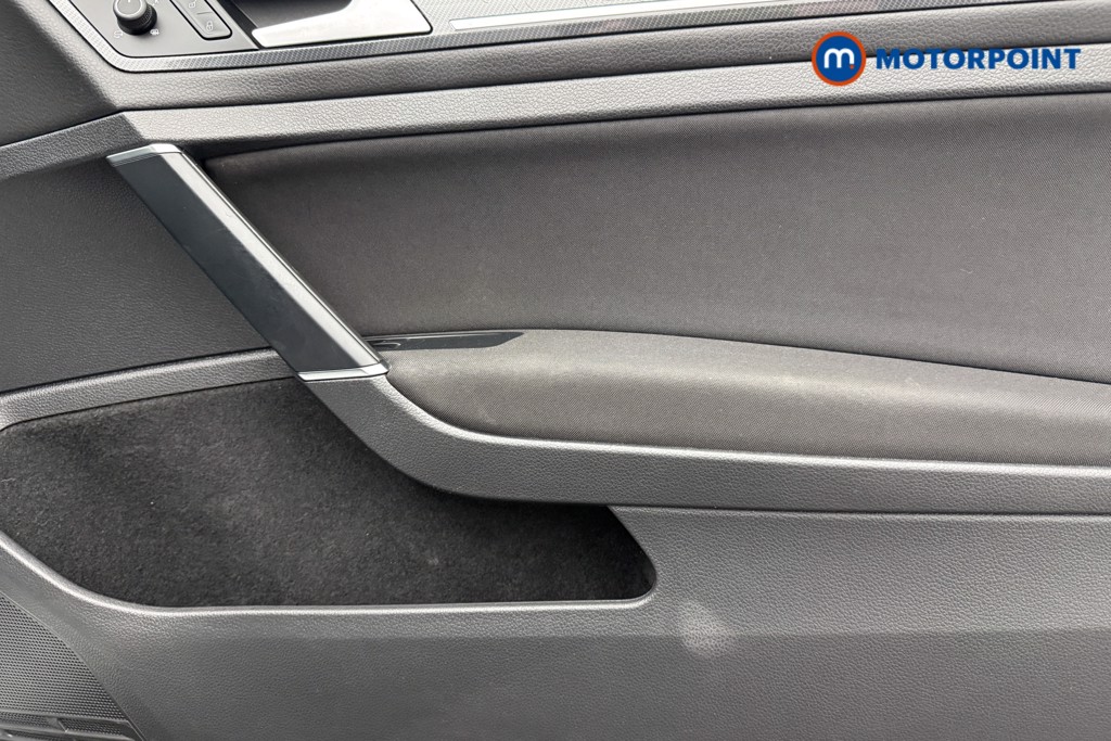 Volkswagen Golf R-Line Manual Petrol Hatchback - Stock Number (1618790) - 18th supplementary image