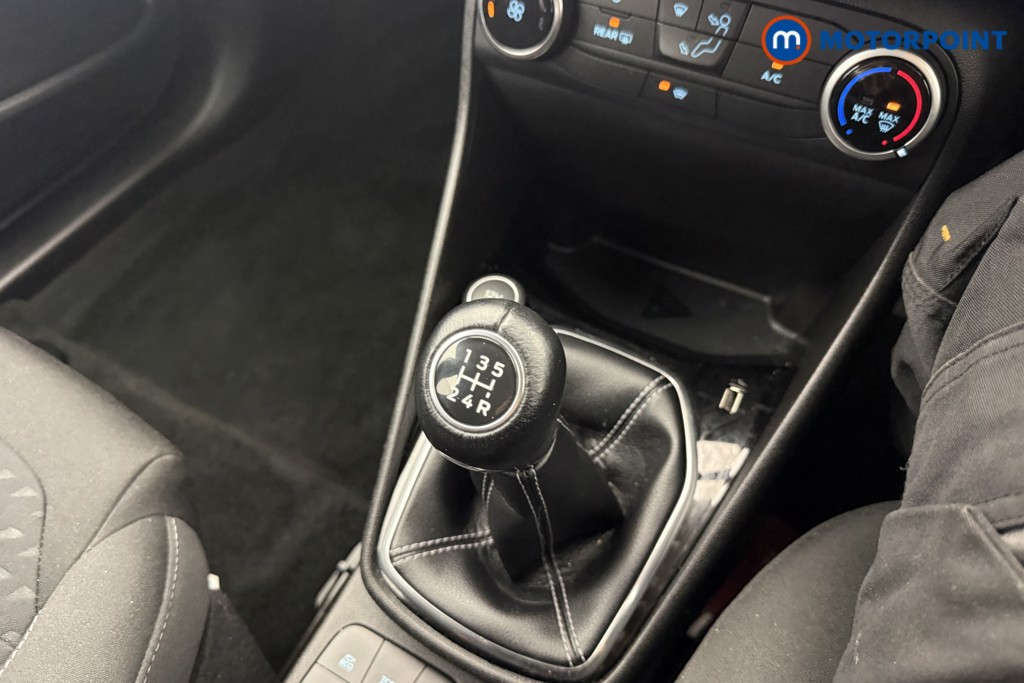 Ford Fiesta Zetec Manual Petrol Hatchback - Stock Number (1619344) - 4th supplementary image