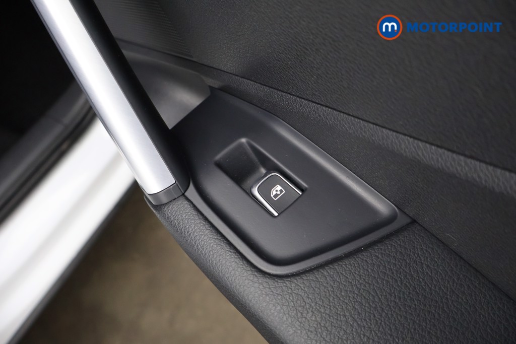 Audi Q2 Black Edition Manual Petrol SUV - Stock Number (1619941) - 30th supplementary image