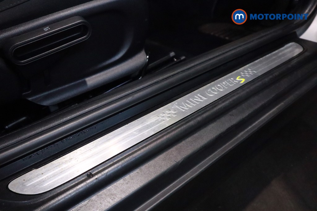 Mini Hatchback Cooper S Level 1 Automatic Electric Hatchback - Stock Number (1622410) - 7th supplementary image