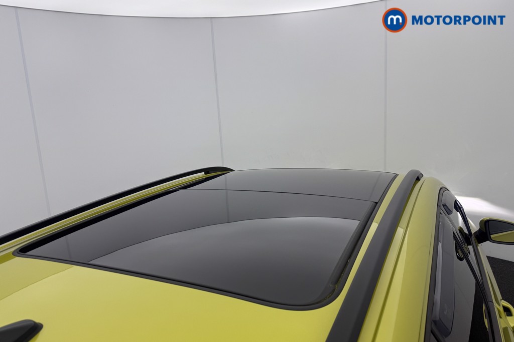 Volkswagen Golf R-Line Manual Petrol Estate - Stock Number (1622580) - 20th supplementary image