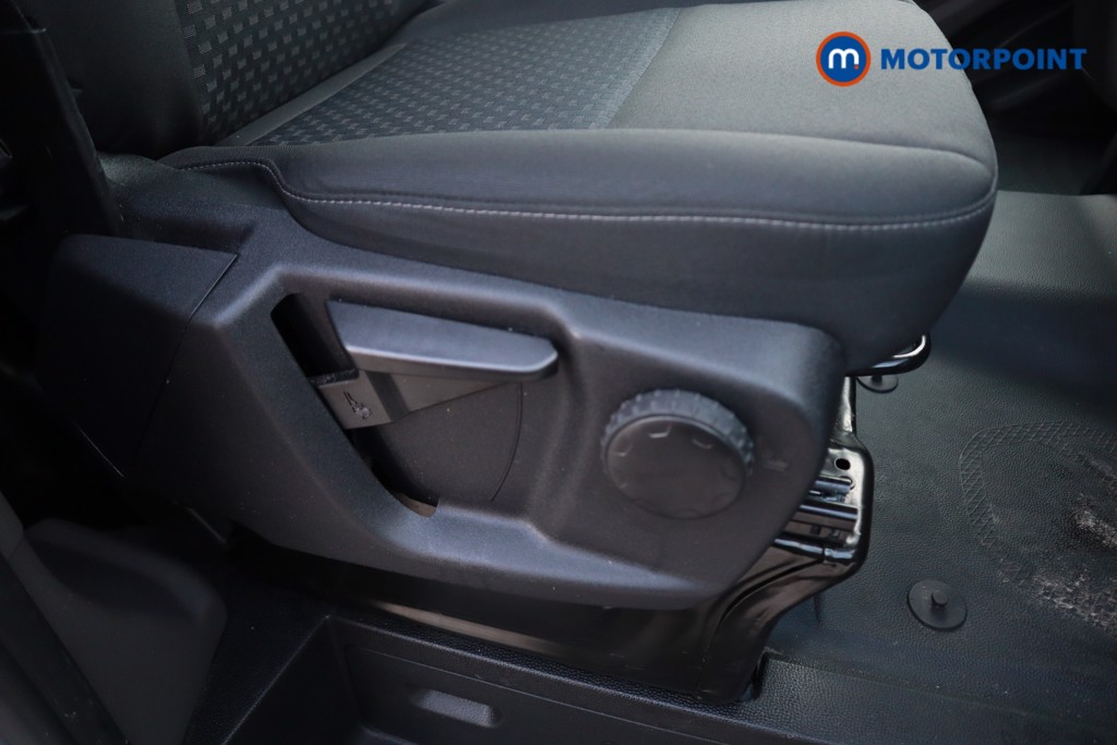 Ford Transit Limited Automatic Diesel Medium Roof Van - Stock Number (1607445) - 5th supplementary image