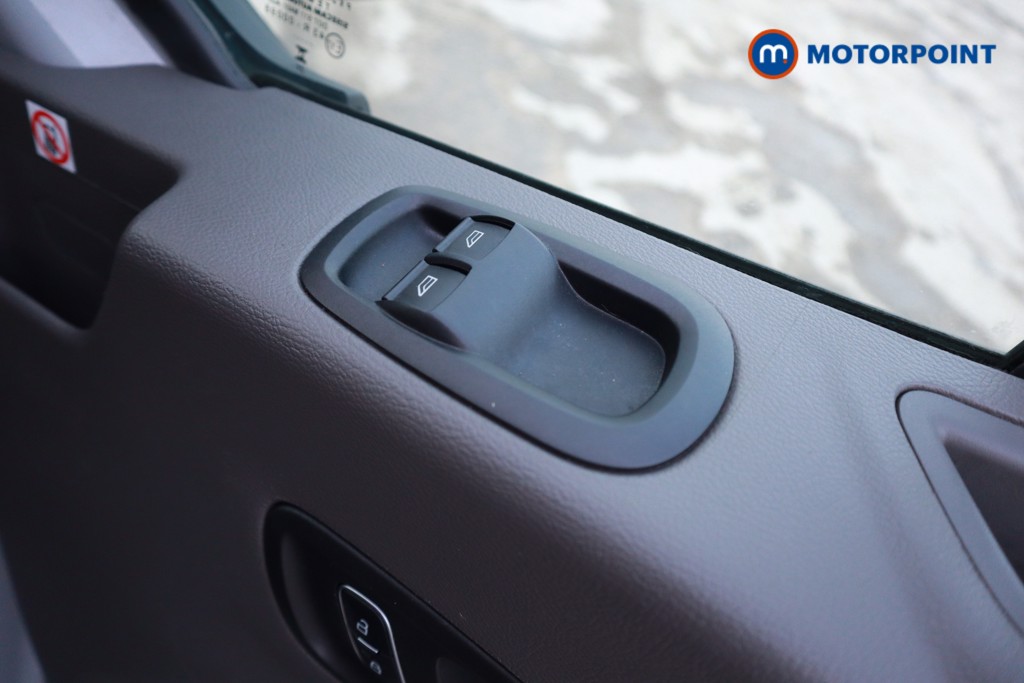 Ford Transit Limited Automatic Diesel Medium Roof Van - Stock Number (1607445) - 7th supplementary image