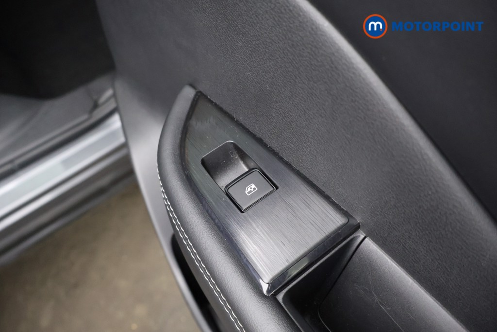 Nissan Qashqai N-Connecta Manual Petrol SUV - Stock Number (1608473) - 26th supplementary image