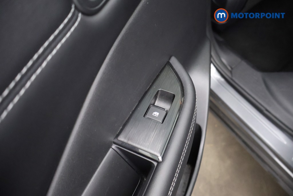 Nissan Qashqai N-Connecta Manual Petrol SUV - Stock Number (1608473) - 30th supplementary image