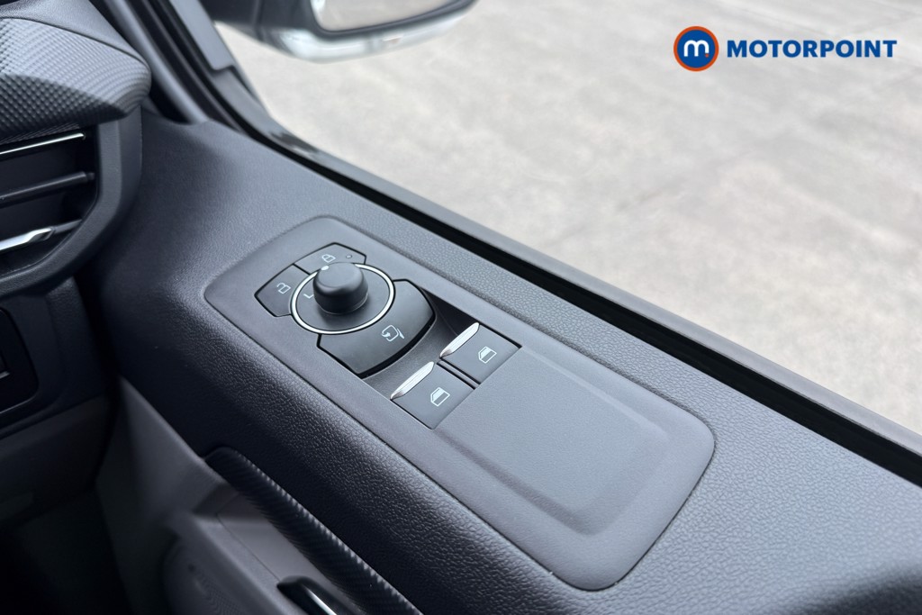 Ford Transit Custom Limited Manual Diesel Standard Roof Minibus - Stock Number (1610189) - 18th supplementary image