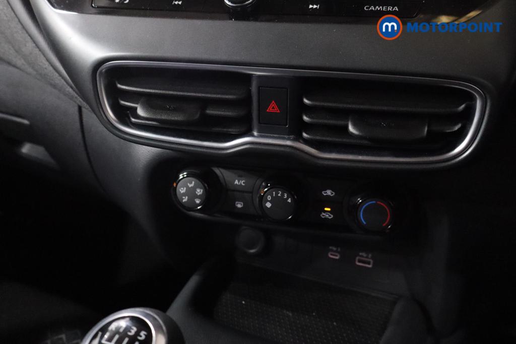 Nissan Juke Acenta Premium Manual Petrol SUV - Stock Number (1618542) - 4th supplementary image