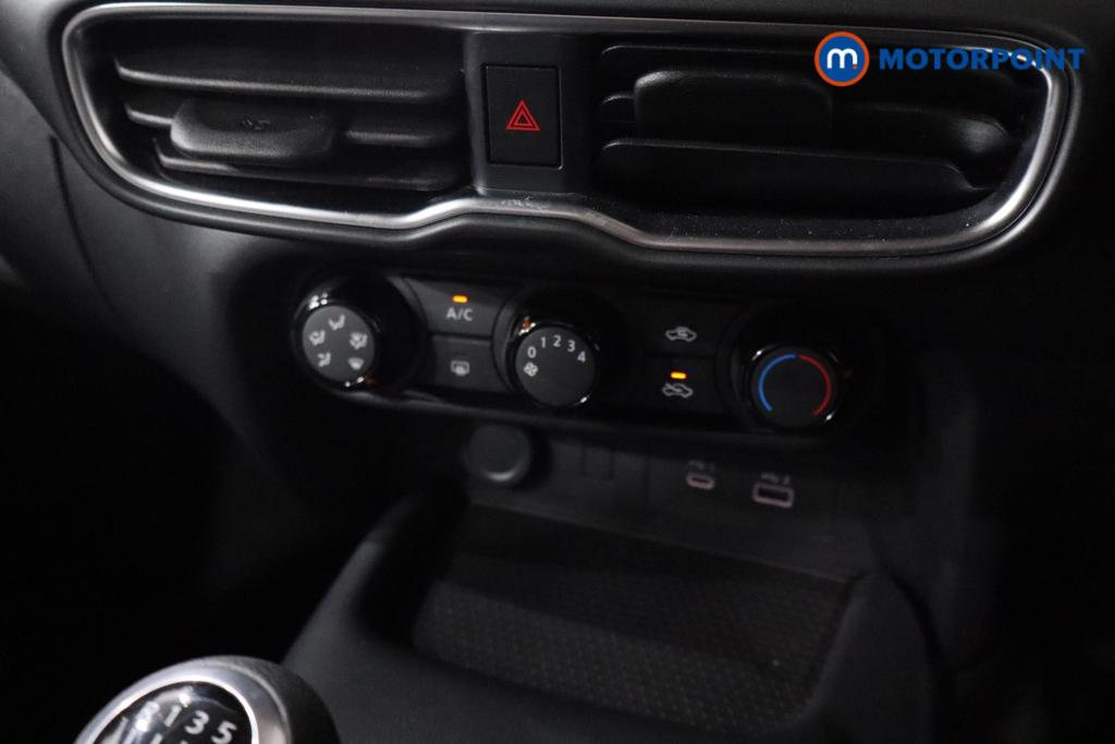 Nissan Juke Acenta Premium Manual Petrol SUV - Stock Number (1619899) - 4th supplementary image