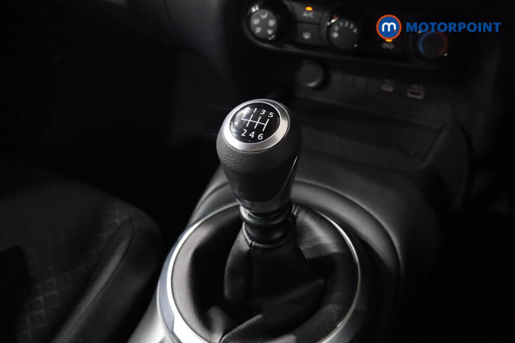 Nissan Juke Acenta Premium Manual Petrol SUV - Stock Number (1619899) - 5th supplementary image