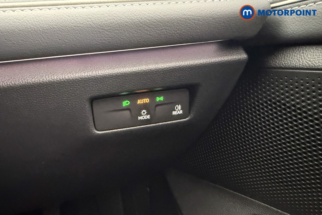 Volkswagen Passat Life Automatic Petrol Plug-In Hybrid Estate - Stock Number (1620873) - 8th supplementary image