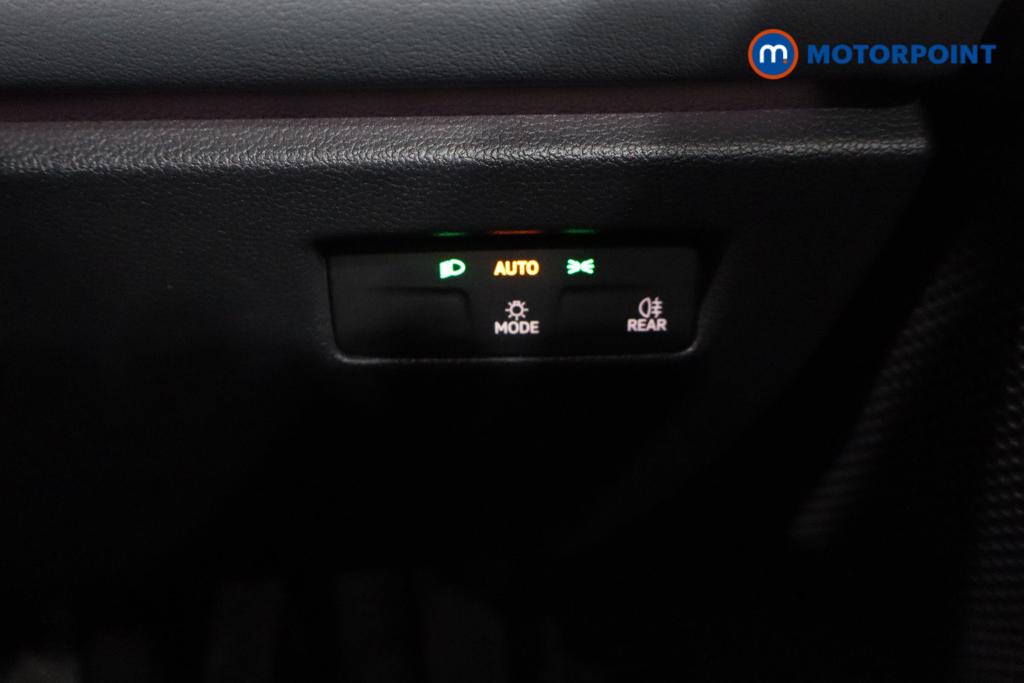 Volkswagen Passat Life Automatic Petrol Plug-In Hybrid Estate - Stock Number (1620878) - 10th supplementary image