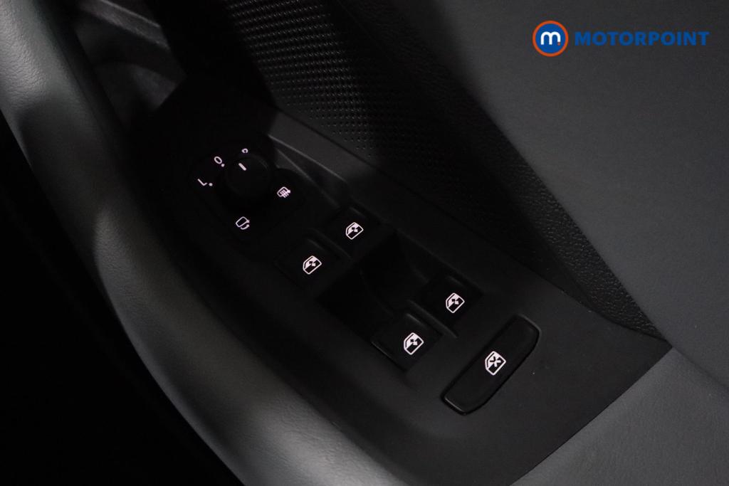 Volkswagen Passat Life Automatic Petrol Plug-In Hybrid Estate - Stock Number (1620878) - 11th supplementary image