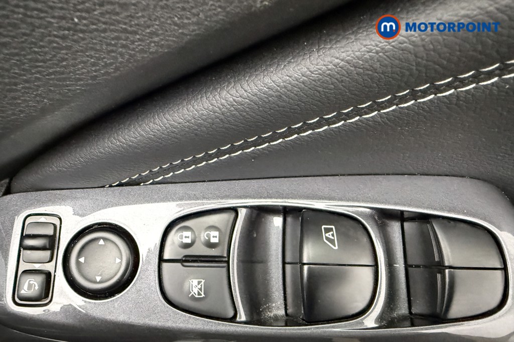 Nissan Juke N-Connecta Automatic Petrol SUV - Stock Number (1622406) - 19th supplementary image