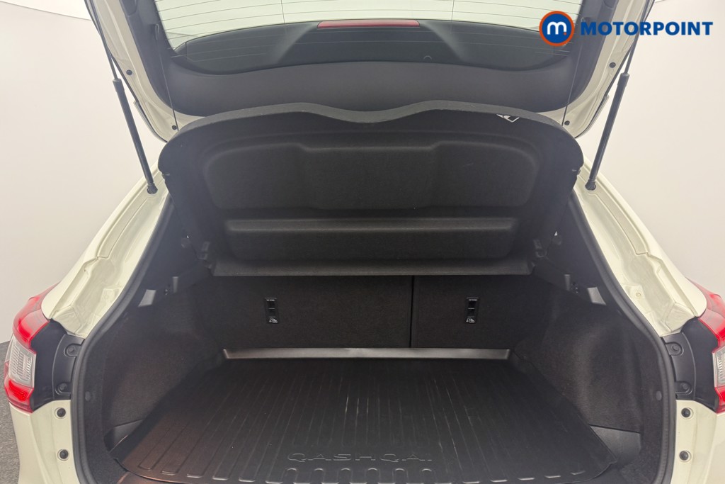 Nissan Qashqai N-Connecta Manual Diesel SUV - Stock Number (1622971) - 12th supplementary image