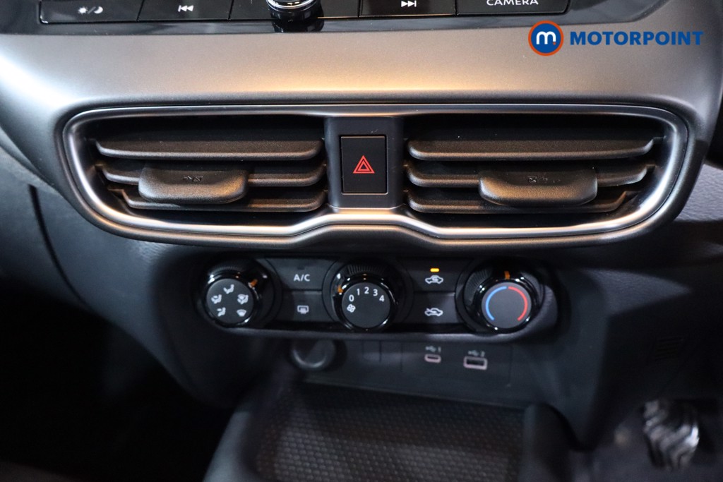 Nissan Juke Acenta Premium Manual Petrol SUV - Stock Number (1623160) - 21st supplementary image