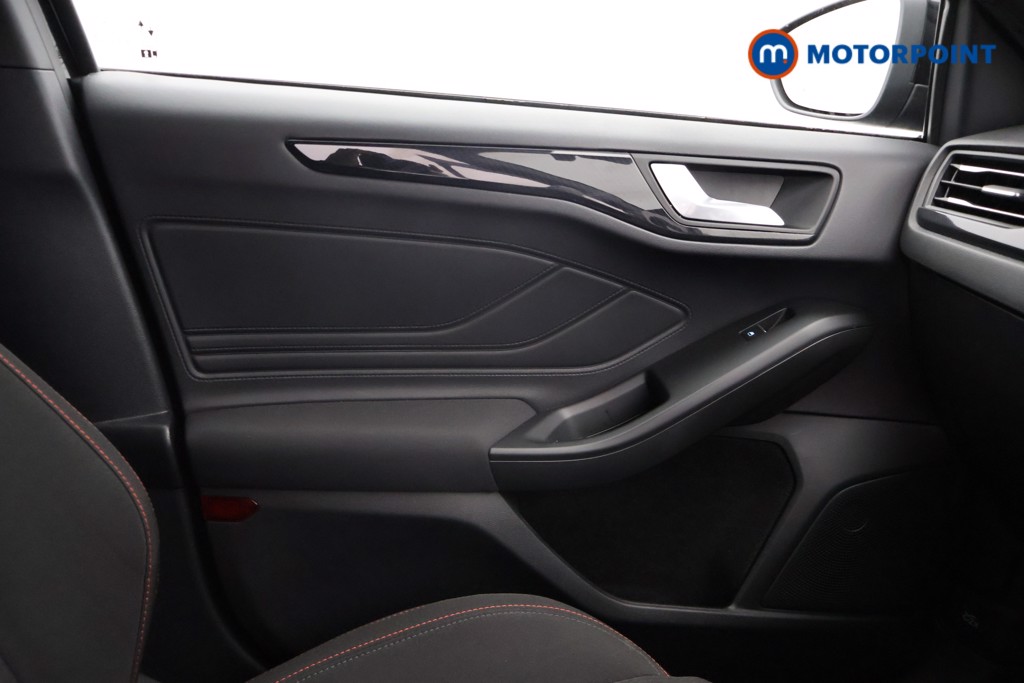 Ford Focus St-Line Manual Petrol Hatchback - Stock Number (1609389) - 17th supplementary image