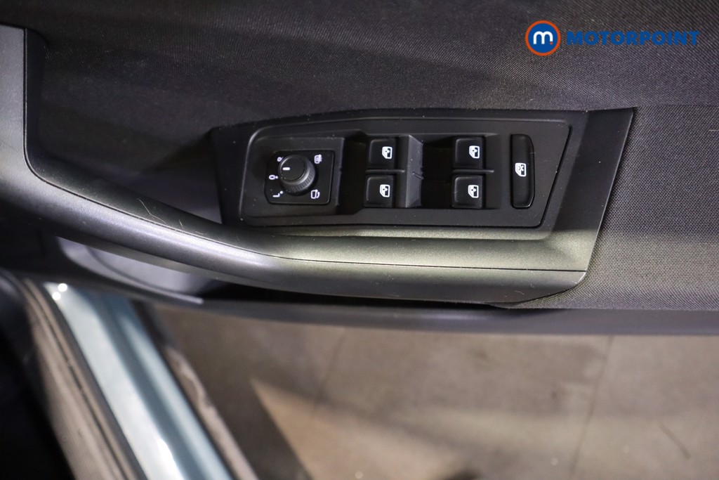 Volkswagen T-Roc Life Manual Petrol SUV - Stock Number (1611073) - 16th supplementary image