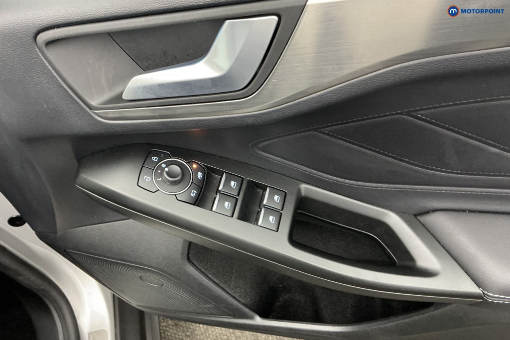 Ford Focus Titanium Vignale Manual Petrol Hatchback - Stock Number (1614681) - 29th supplementary image