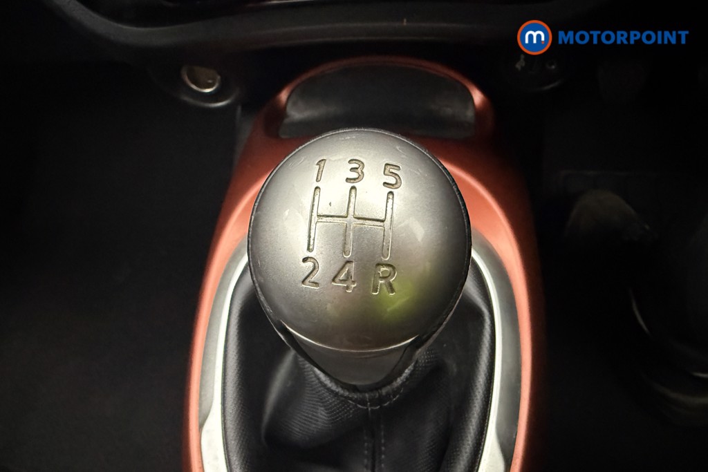 Nissan Juke Tekna Manual Petrol SUV - Stock Number (1616582) - 4th supplementary image