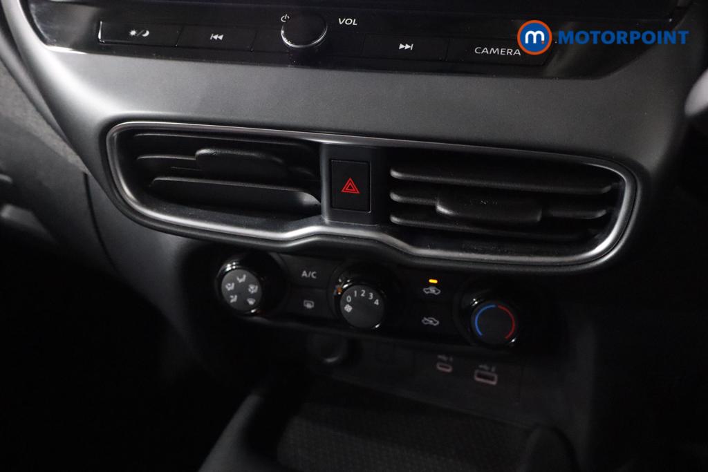 Nissan Juke Acenta Premium Manual Petrol SUV - Stock Number (1616738) - 4th supplementary image