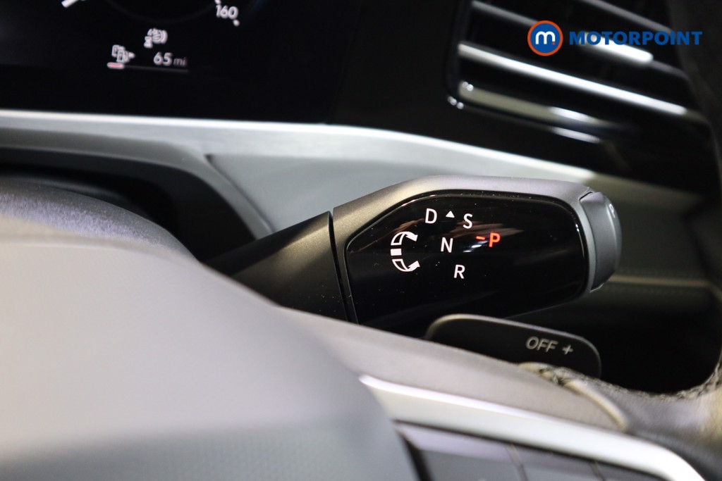 Volkswagen Passat Life Automatic Petrol Plug-In Hybrid Estate - Stock Number (1618679) - 5th supplementary image