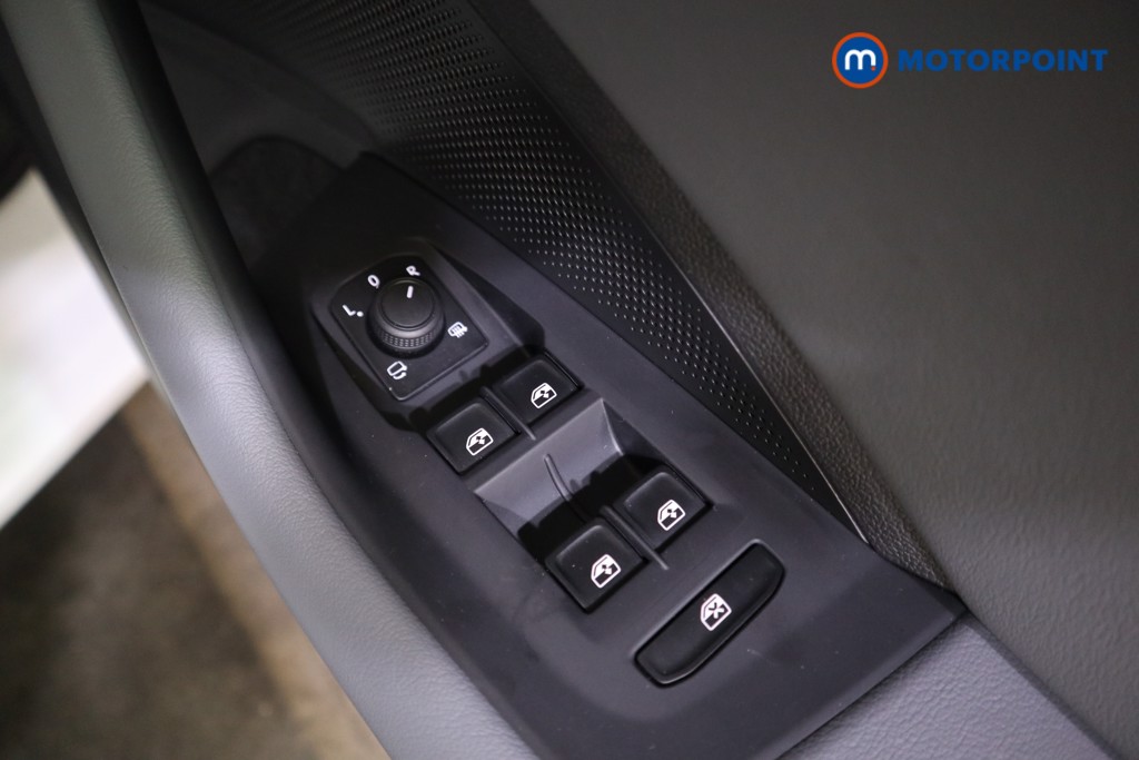 Volkswagen Passat Life Automatic Petrol Plug-In Hybrid Estate - Stock Number (1618679) - 13th supplementary image