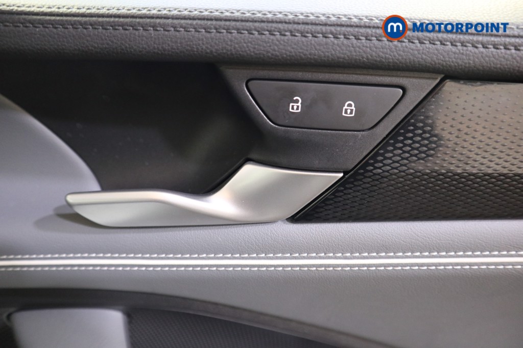 Volkswagen Passat Life Automatic Petrol Plug-In Hybrid Estate - Stock Number (1618679) - 14th supplementary image