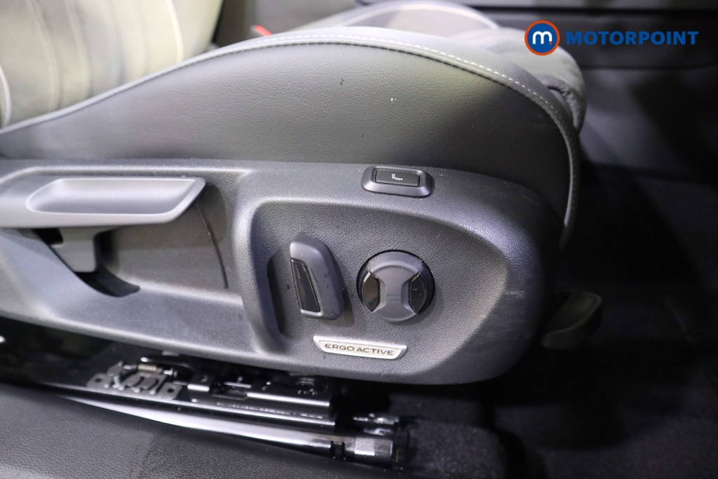 Volkswagen Passat Life Automatic Petrol Plug-In Hybrid Estate - Stock Number (1618679) - 15th supplementary image