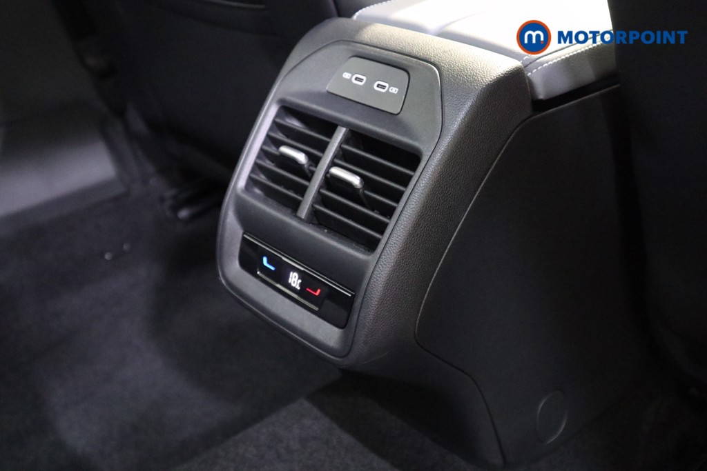 Volkswagen Passat Life Automatic Petrol Plug-In Hybrid Estate - Stock Number (1618679) - 20th supplementary image