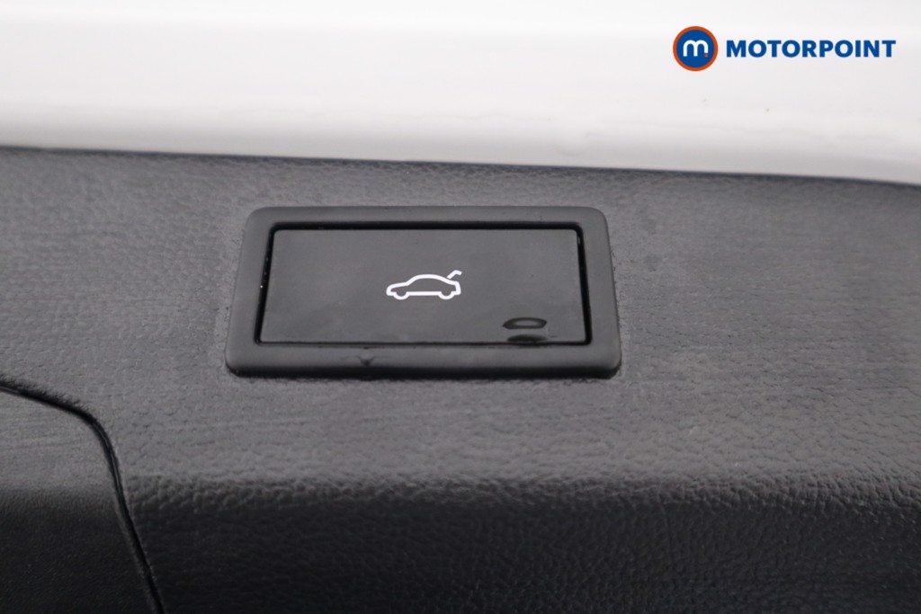 Volkswagen Passat Life Automatic Petrol Plug-In Hybrid Estate - Stock Number (1618679) - 23rd supplementary image