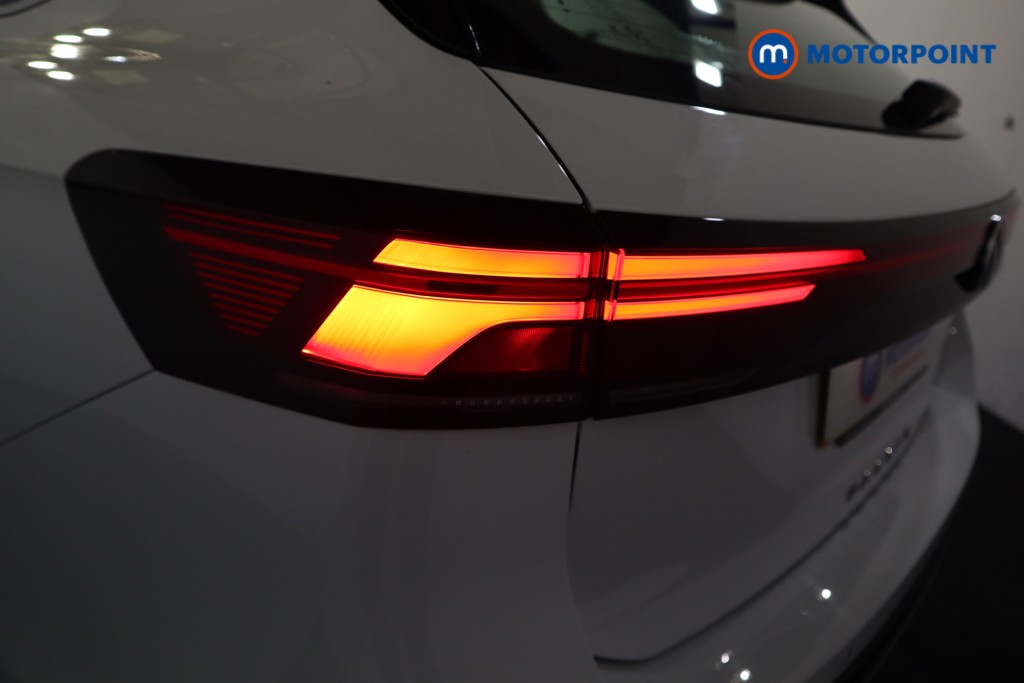 Volkswagen Passat Life Automatic Petrol Plug-In Hybrid Estate - Stock Number (1618679) - 33rd supplementary image