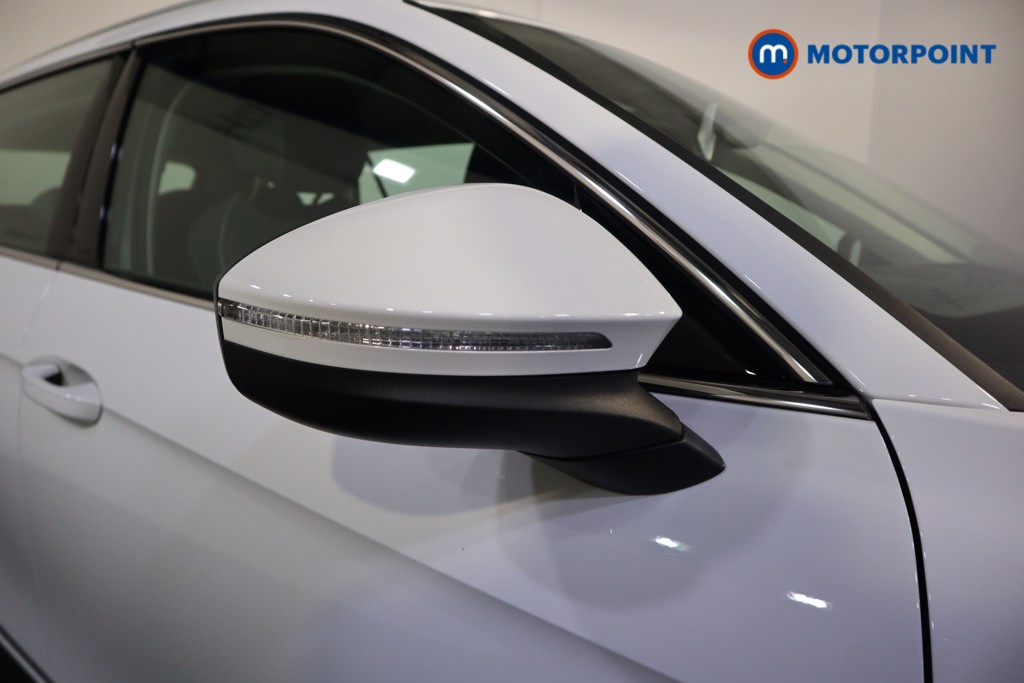 Volkswagen Passat Life Automatic Petrol Plug-In Hybrid Estate - Stock Number (1618679) - 36th supplementary image