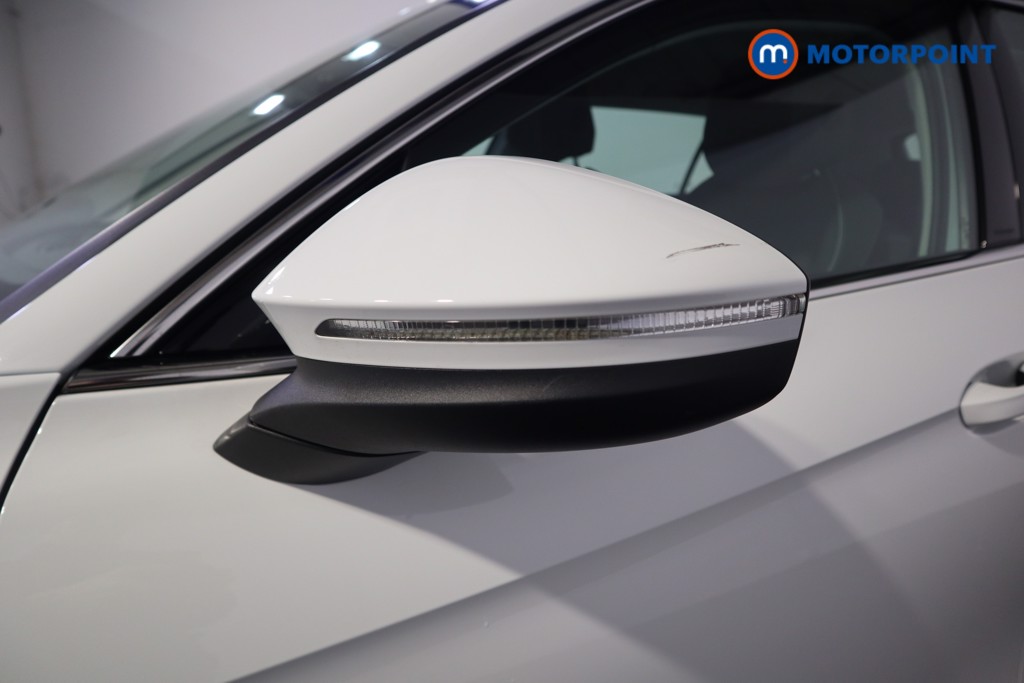 Volkswagen Passat Life Automatic Petrol Plug-In Hybrid Estate - Stock Number (1618679) - 37th supplementary image