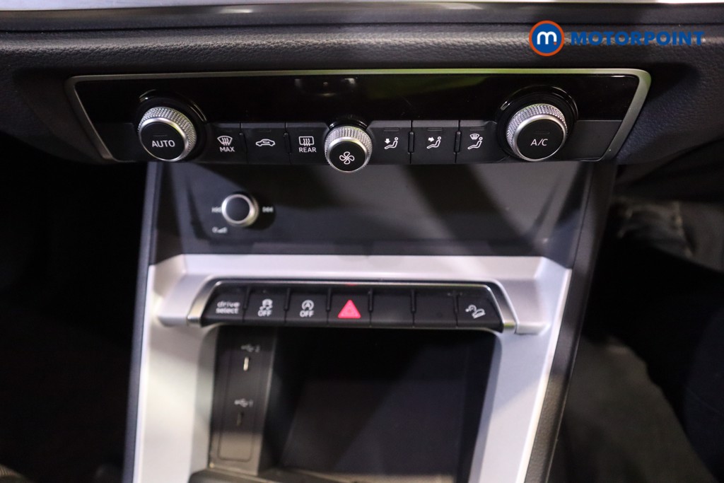 Audi Q3 Technik Manual Petrol SUV - Stock Number (1620551) - 2nd supplementary image