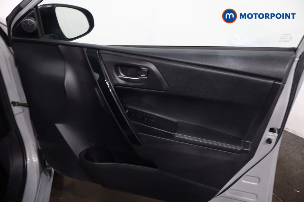 Toyota Auris Excel Automatic Petrol-Electric Hybrid Estate - Stock Number (1622037) - 23rd supplementary image