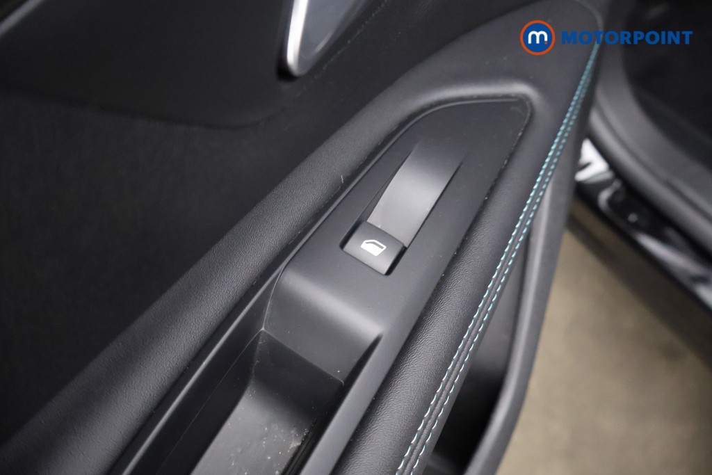 Peugeot 3008 Allure Premium Automatic Petrol Plug-In Hybrid SUV - Stock Number (1622524) - 32nd supplementary image