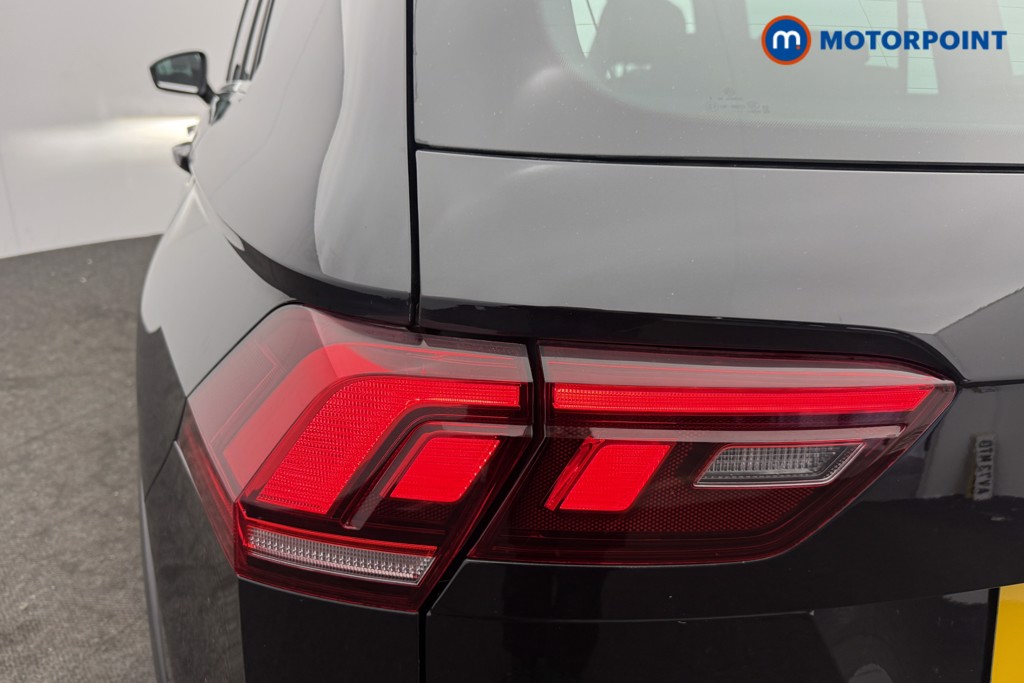 Volkswagen Tiguan R-Line Automatic Petrol SUV - Stock Number (1622895) - 16th supplementary image