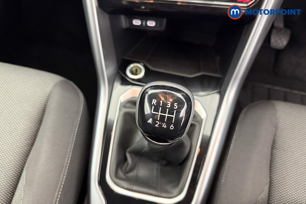 Volkswagen T-Roc Life Manual Petrol SUV - Stock Number (1608767) - 4th supplementary image