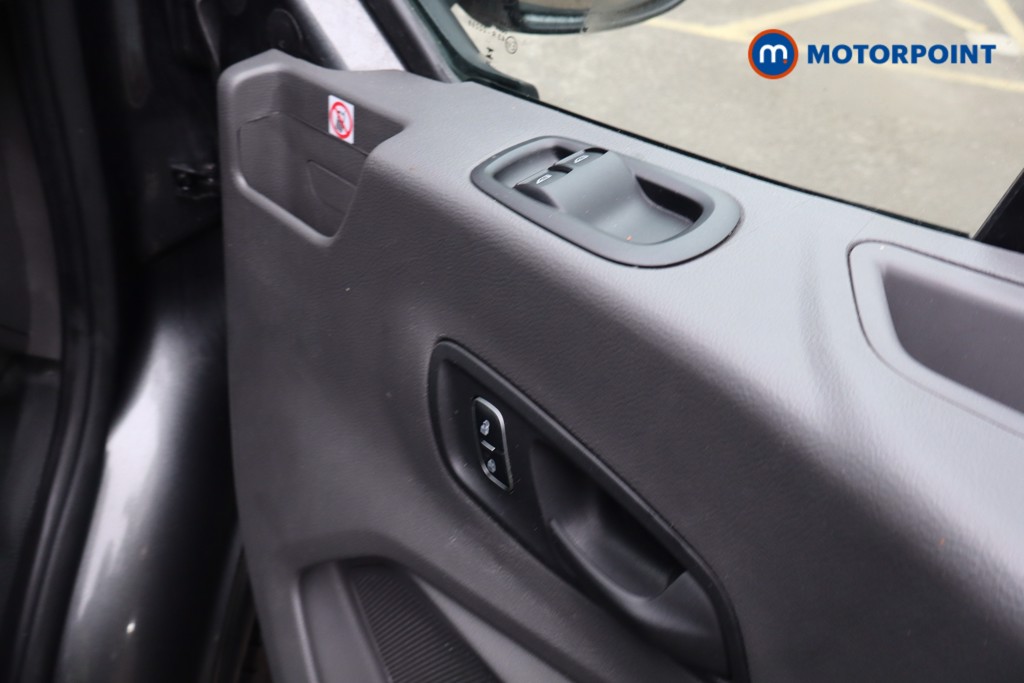 Ford Transit Limited Automatic Diesel Medium Roof Van - Stock Number (1611981) - 22nd supplementary image