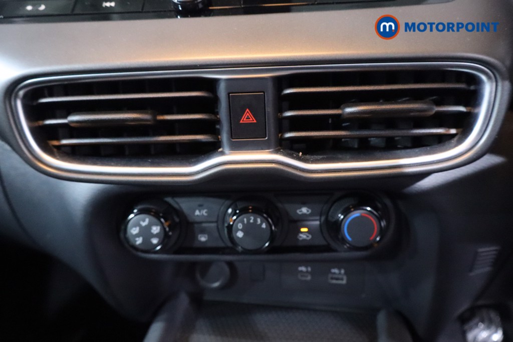 Nissan Juke Acenta Premium Manual Petrol SUV - Stock Number (1623177) - 21st supplementary image