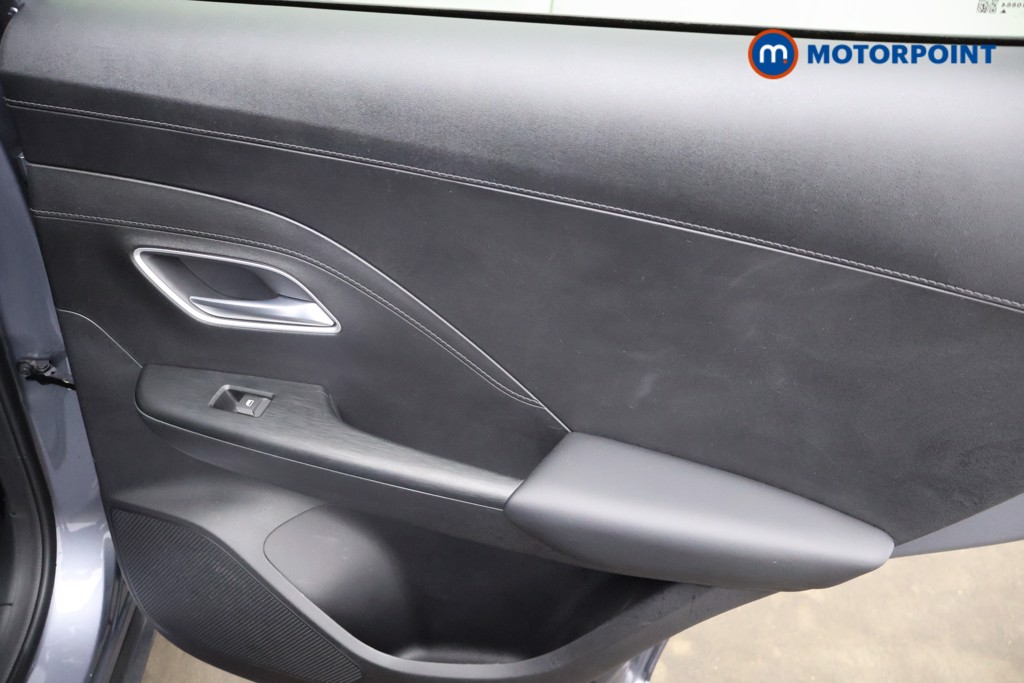 Mg Motor Uk ZS Trophy Automatic Petrol-Electric Hybrid SUV - Stock Number (1617907) - 15th supplementary image