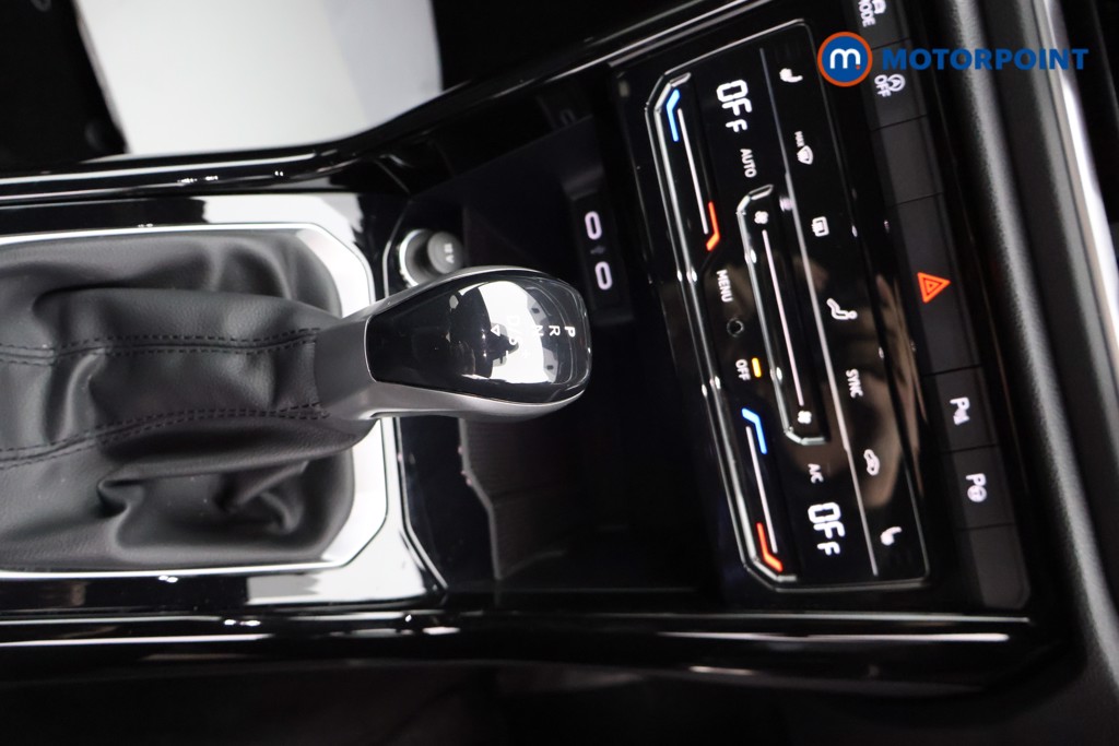 Volkswagen T-Roc R-Line Automatic Petrol SUV - Stock Number (1619757) - 8th supplementary image