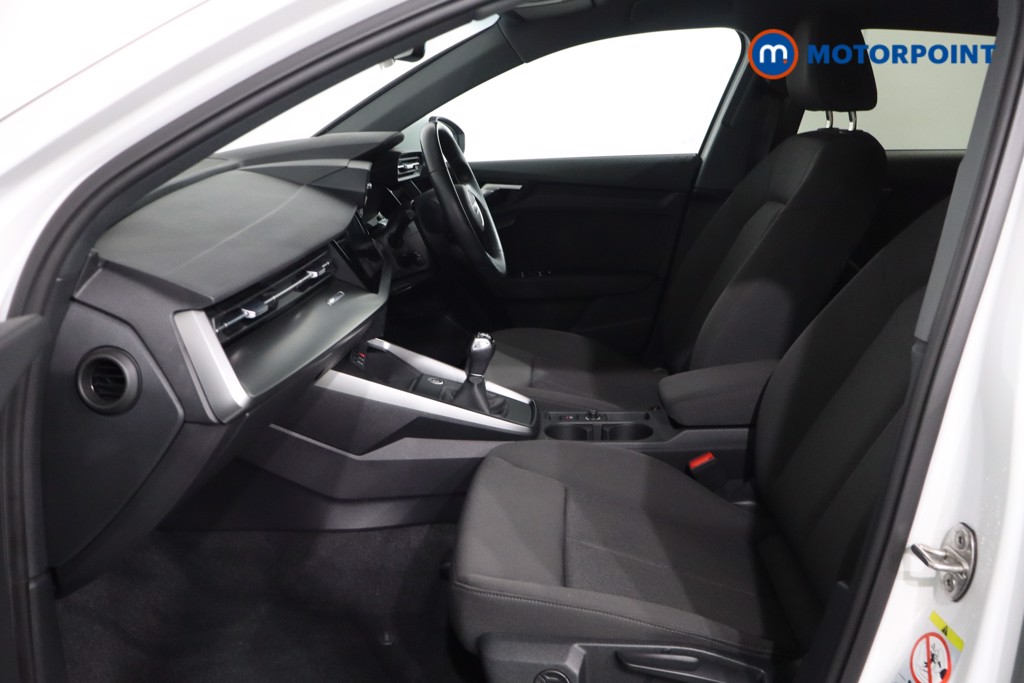 Audi A3 Technik Manual Petrol Hatchback - Stock Number (1621750) - 4th supplementary image