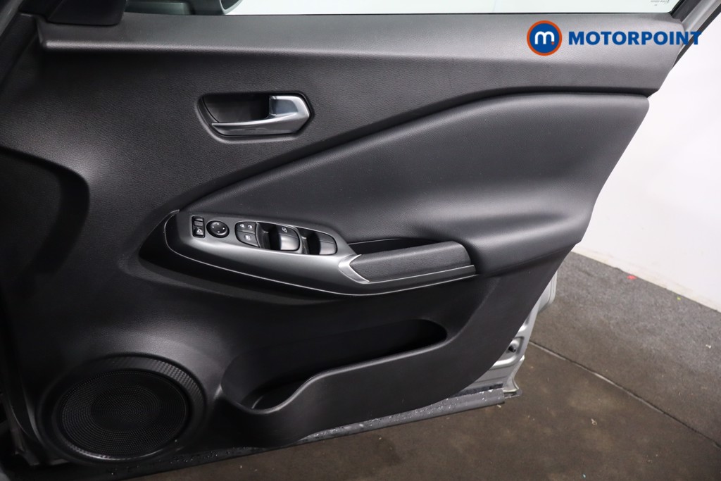 Nissan Juke Acenta Premium Manual Petrol SUV - Stock Number (1623161) - 22nd supplementary image