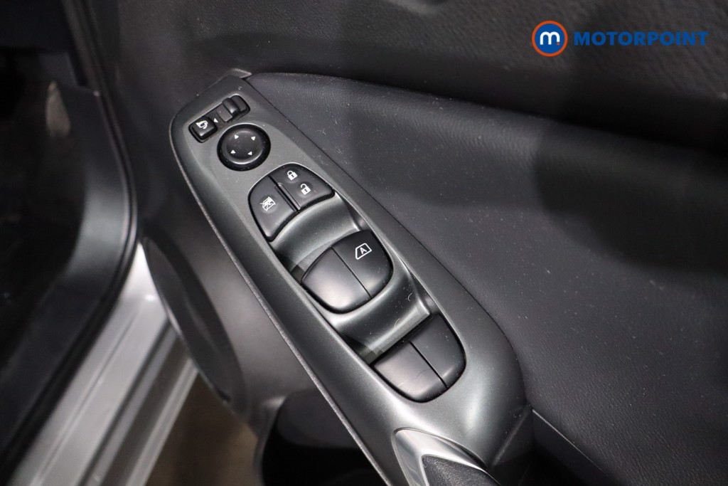 Nissan Juke Acenta Premium Manual Petrol SUV - Stock Number (1623161) - 23rd supplementary image